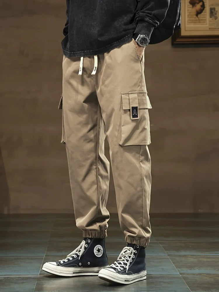 Workwear pants with multiple pockets