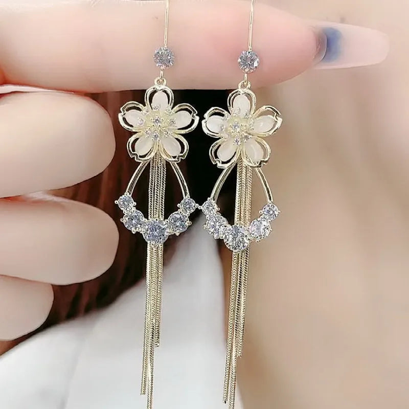 Pearl Moon Asymmetric Water Drop Earrings For Women