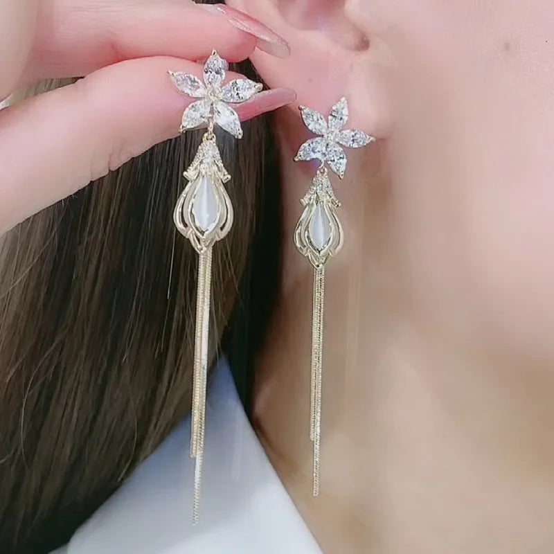 Pearl Moon Asymmetric Water Drop Earrings For Women