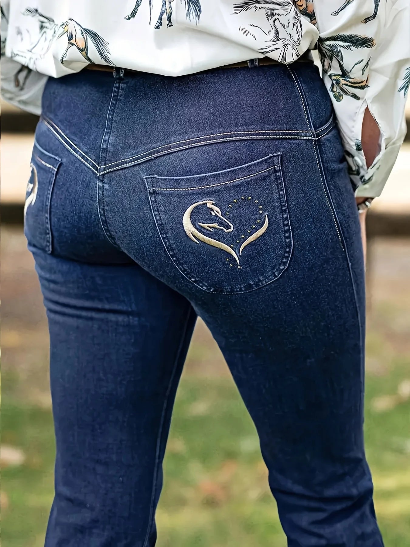 【HME】Women's High-Waisted Embroidered Flare Jeans - Stretch Denim Bell Bottoms with Heart Design, Mid-Rise, Slim Fit,