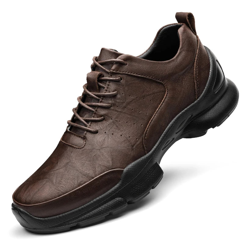 The 2025 New Men's Casual Shoes Feature A Genuine Cowhide Upper, Comfortable Lining, and Street Fashion Business Leather Shoes