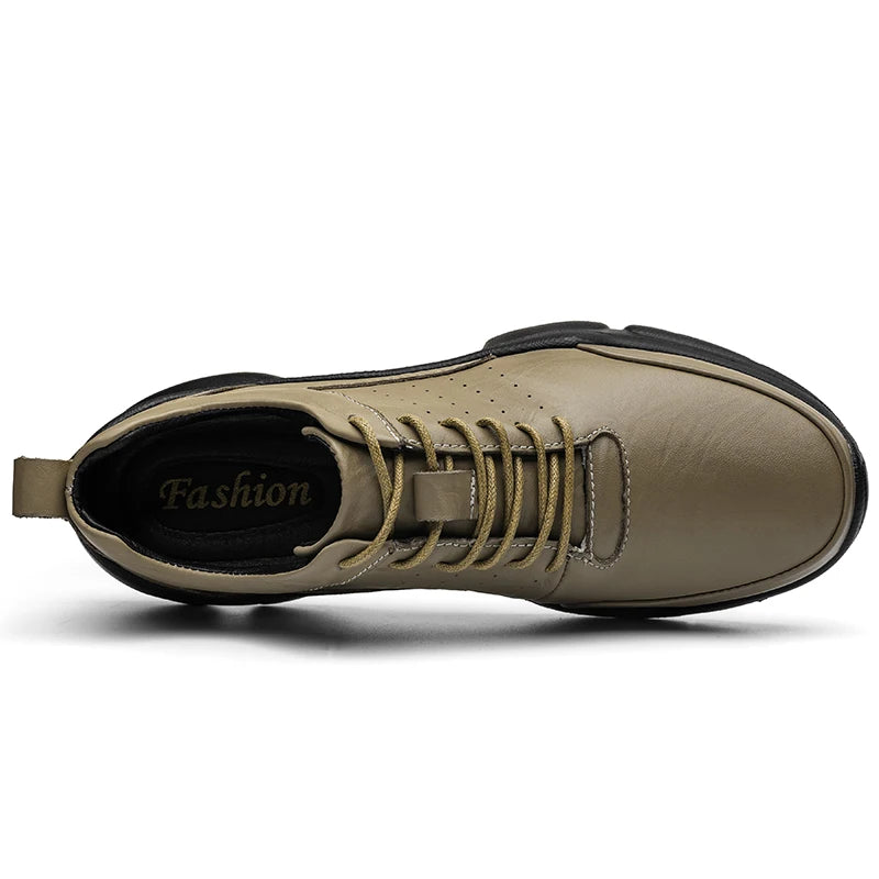 The 2025 New Men's Casual Shoes Feature A Genuine Cowhide Upper, Comfortable Lining, and Street Fashion Business Leather Shoes