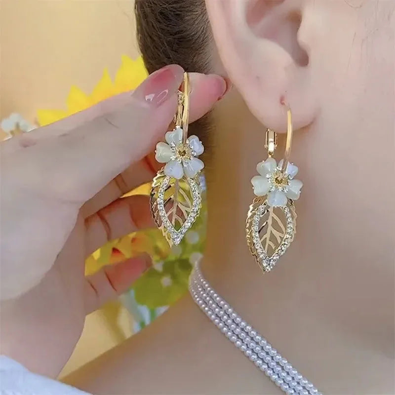 Sparkling Crystal Daisy Drop Earrings For Women
