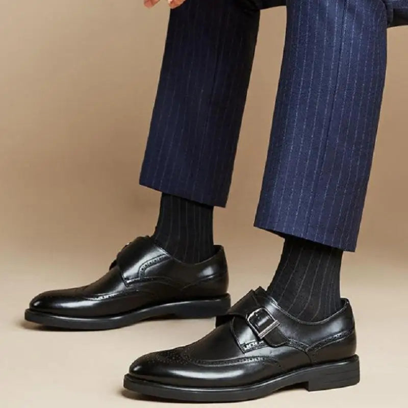 2024 Carved Block Leather Shoe Allmatch Business Dress Shoe Men Wedding Banquet Shoe Social Shoe Male British Luxury Men Shoe