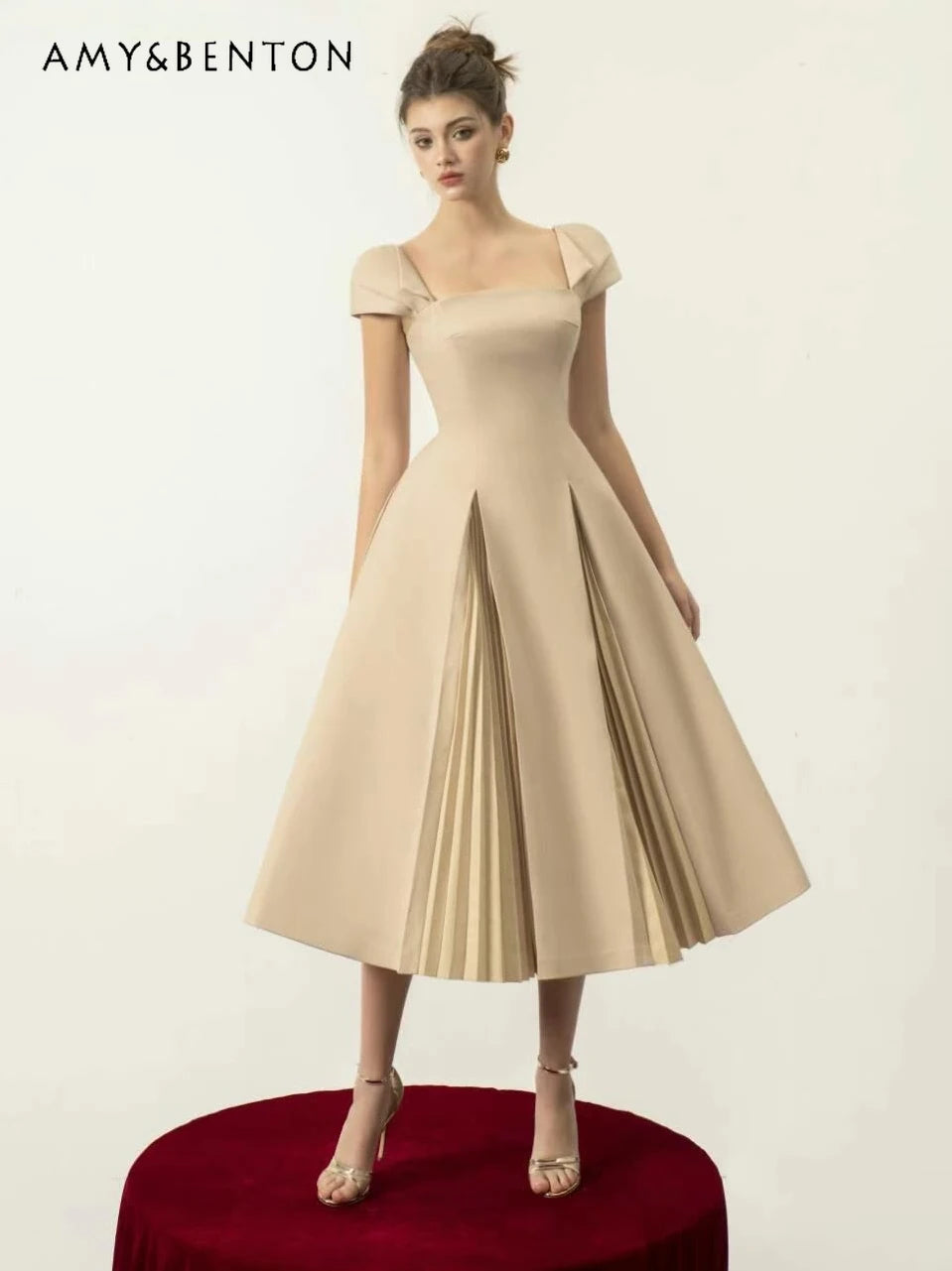 2024 Summer New French Temperament Square Collar Slimming Big Swing Mid-Length Dresses High Sense Socialite Fashion A-line Dress