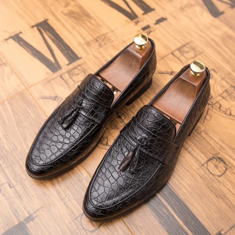 New pointed Business shoes Comfortable soft Leather footwear Men Outdoor non slip Loafers  Moccasins Casual light Flats Zapatos