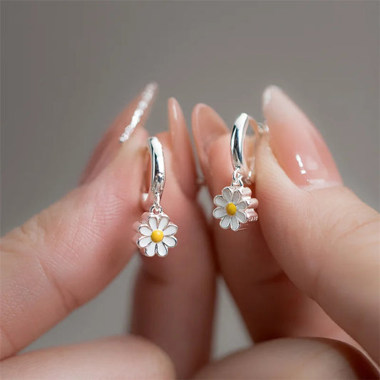 Exquisite Small Daisy Flower Drop Earring for Women