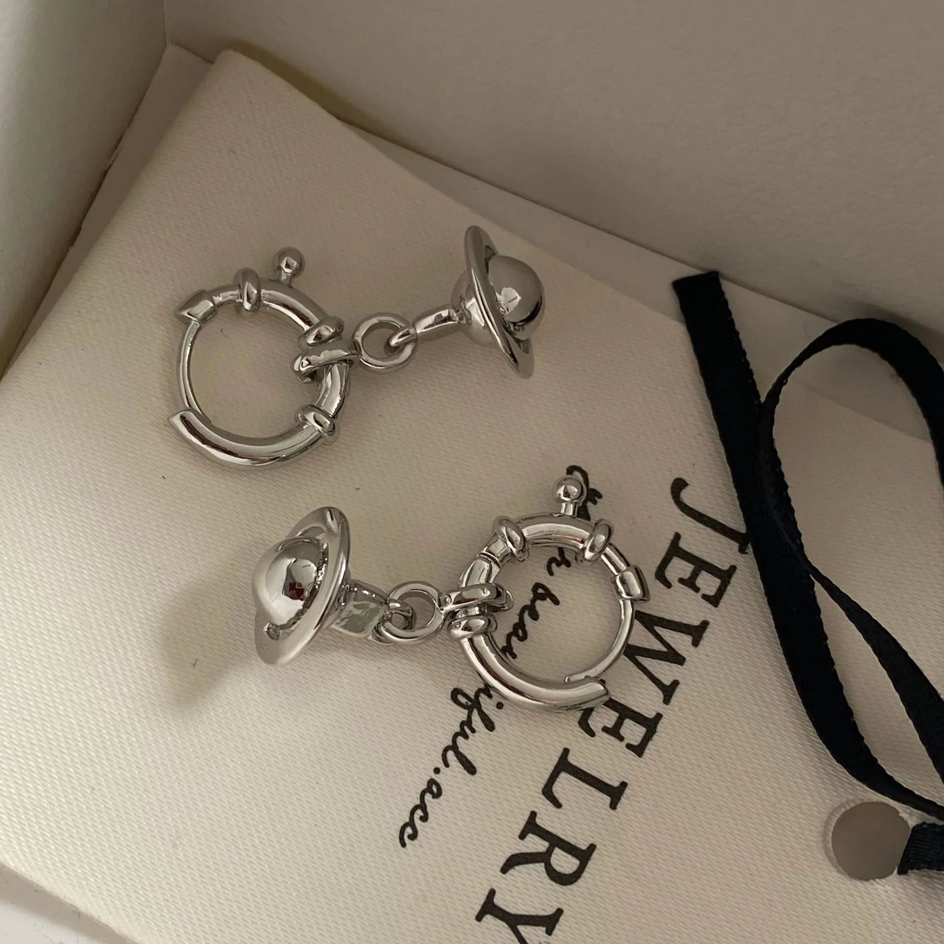 Simple And Fashionable Jewelry Gifts For Women At Parties