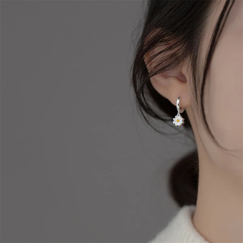 Exquisite Small Daisy Flower Drop Earring for Women