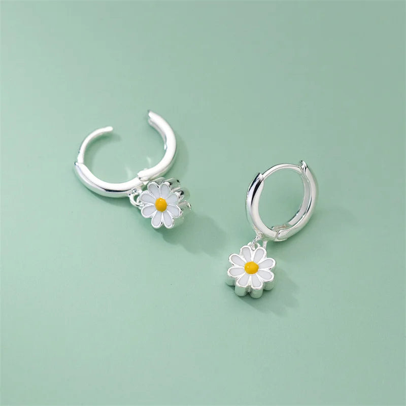 Exquisite Small Daisy Flower Drop Earring for Women