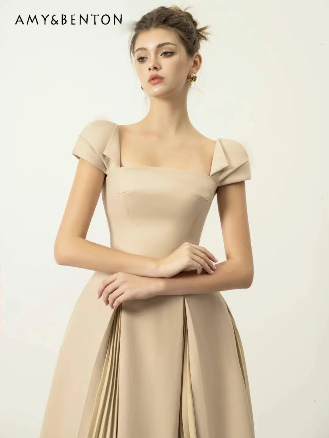 2024 Summer New French Temperament Square Collar Slimming Big Swing Mid-Length Dresses High Sense Socialite Fashion A-line Dress