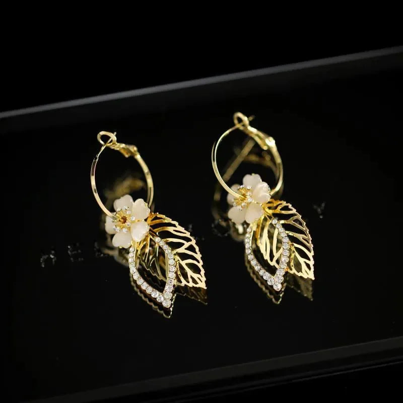 Sparkling Crystal Daisy Drop Earrings For Women