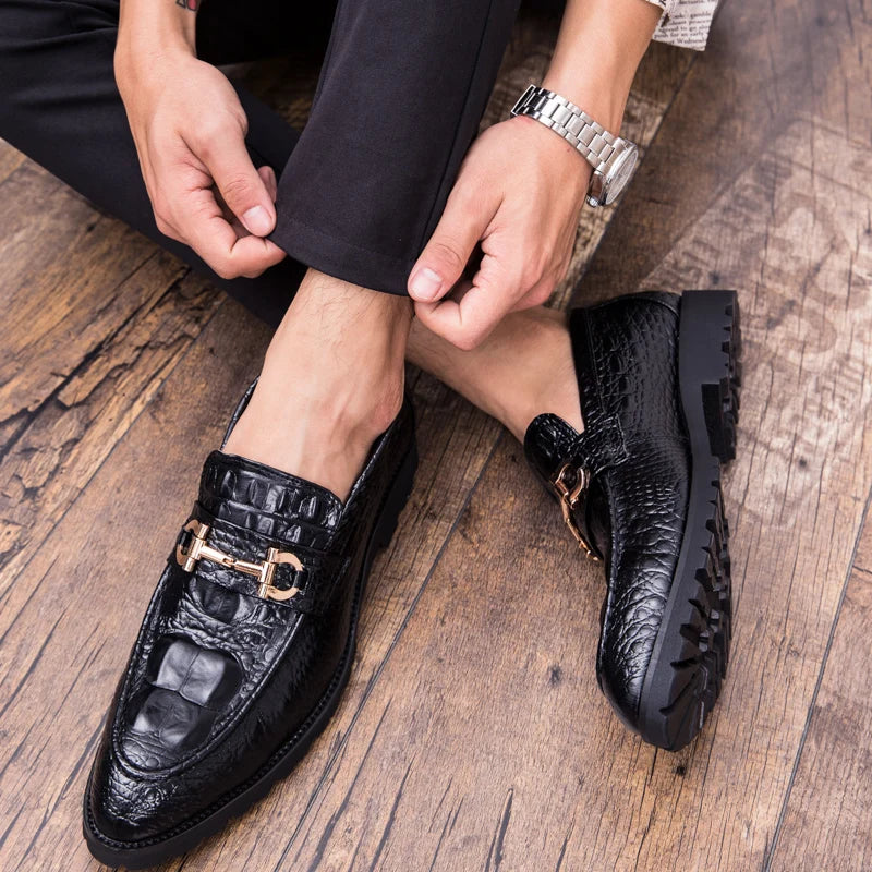 New British business casual shoes nightclub formal pointy leather shoes for men 46 47 large size crocodile metal decoration