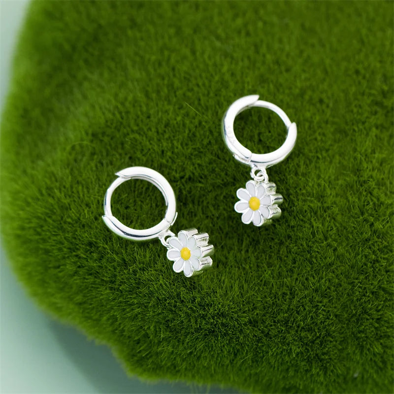 Exquisite Small Daisy Flower Drop Earring for Women
