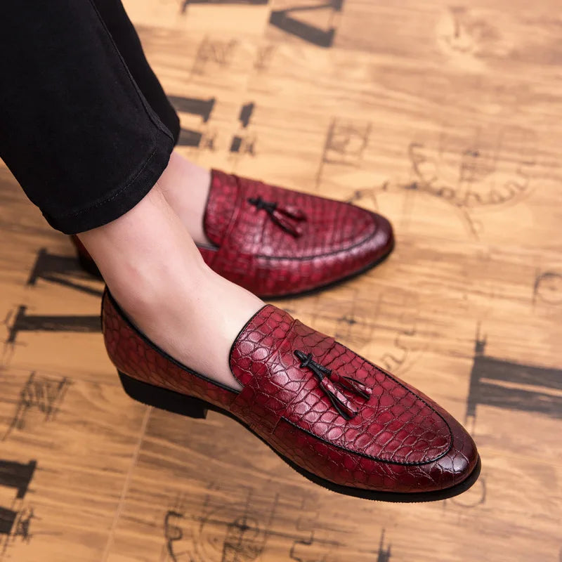 New pointed Business shoes Comfortable soft Leather footwear Men Outdoor non slip Loafers  Moccasins Casual light Flats Zapatos