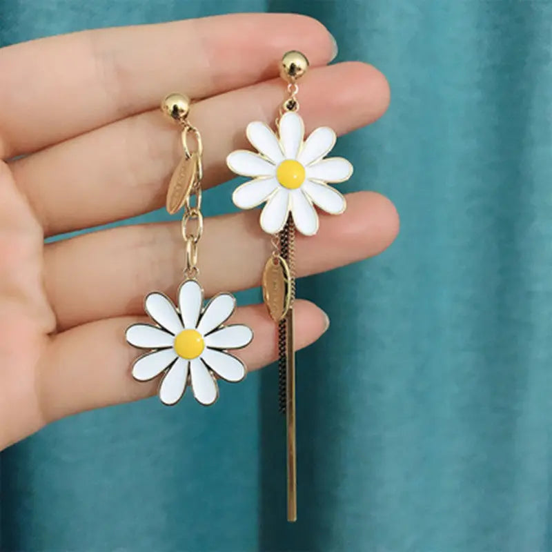 Exquisite Small Daisy Flower Drop Earring for Women