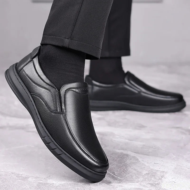 2025 Casual Men's leather Shoes Summer soft soled dad shoe Versatile classic Male shoes Breathable genuine leather loafers Homme