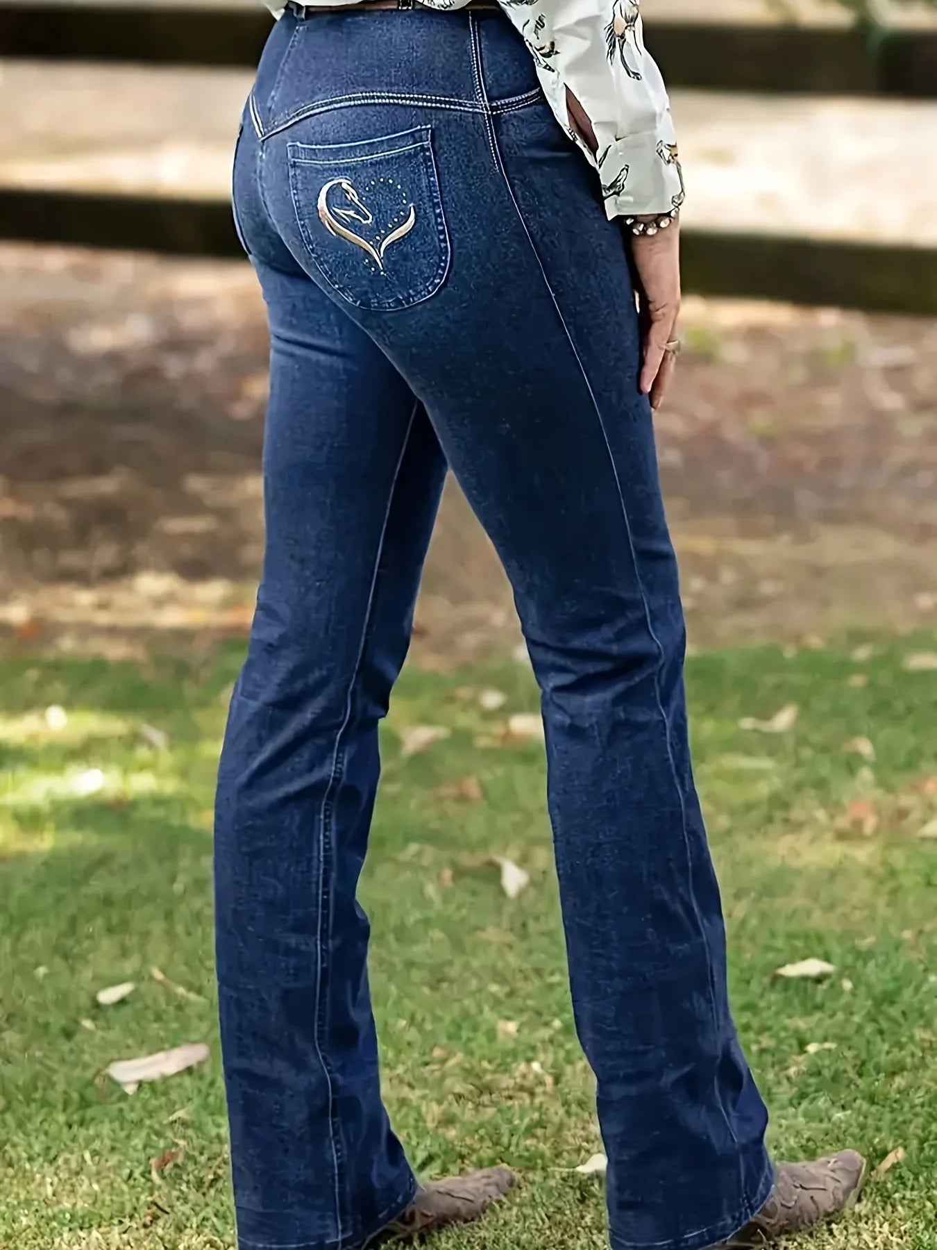 【HME】Women's High-Waisted Embroidered Flare Jeans - Stretch Denim Bell Bottoms with Heart Design, Mid-Rise, Slim Fit,