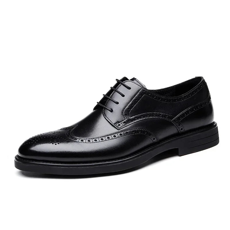 2024 Carved Block Leather Shoe Allmatch Business Dress Shoe Men Wedding Banquet Shoe Social Shoe Male British Luxury Men Shoe