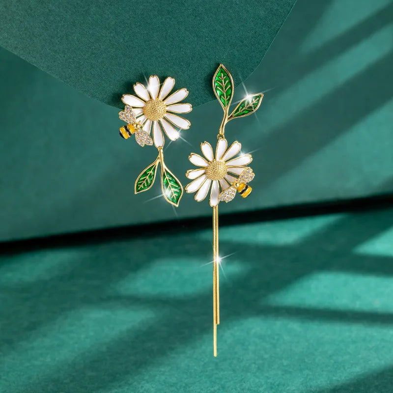 Exquisite Small Daisy Flower Drop Earring for Women