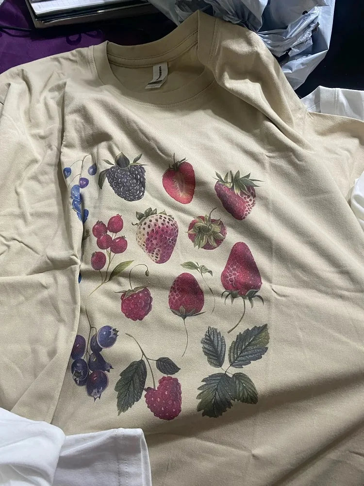 Aesthetic Fruit Berry Species Graphic T-shirt Fashion Cotton Tee Fruit Lover Blueberry Shirt with Cute Strawberry Cute Berry Top