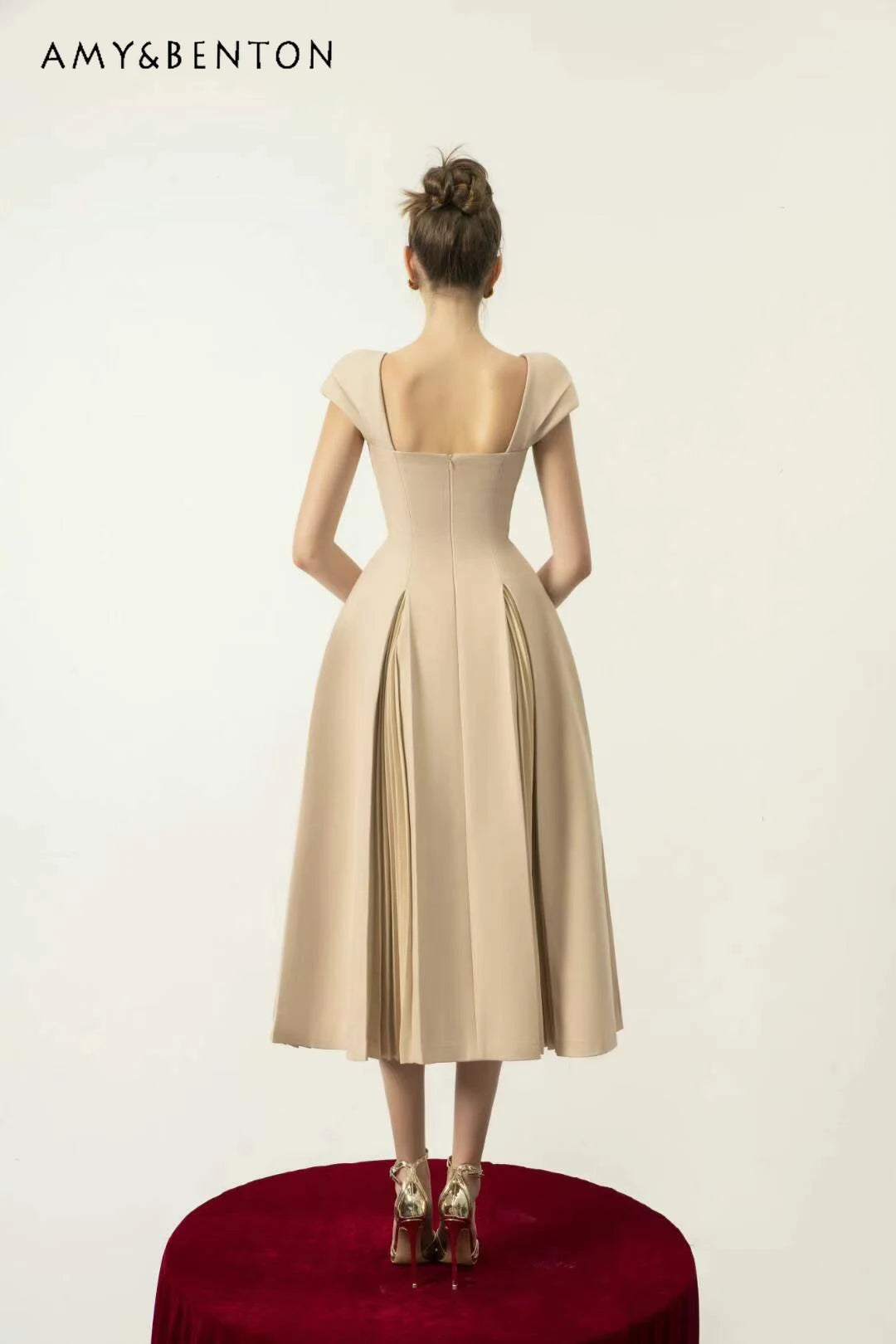 2024 Summer New French Temperament Square Collar Slimming Big Swing Mid-Length Dresses High Sense Socialite Fashion A-line Dress