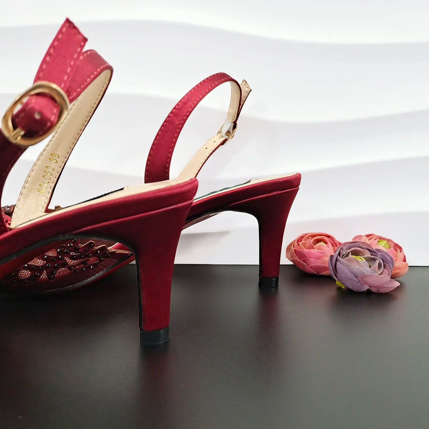 Hollow Coral Pattern Design Fashionable And Elegant Wear Ladies Shoes And Bag