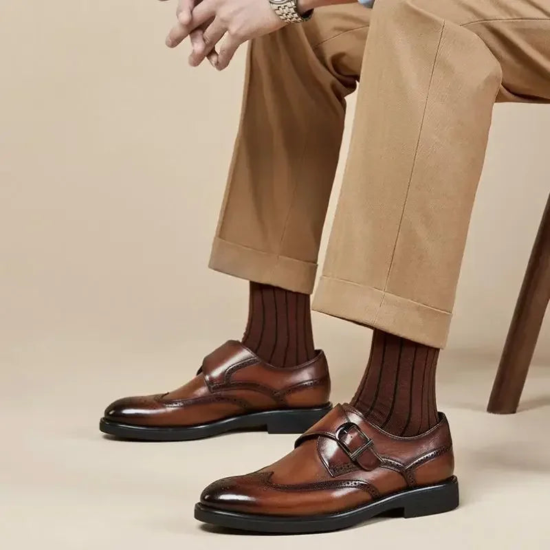 2024 Carved Block Leather Shoe Allmatch Business Dress Shoe Men Wedding Banquet Shoe Social Shoe Male British Luxury Men Shoe