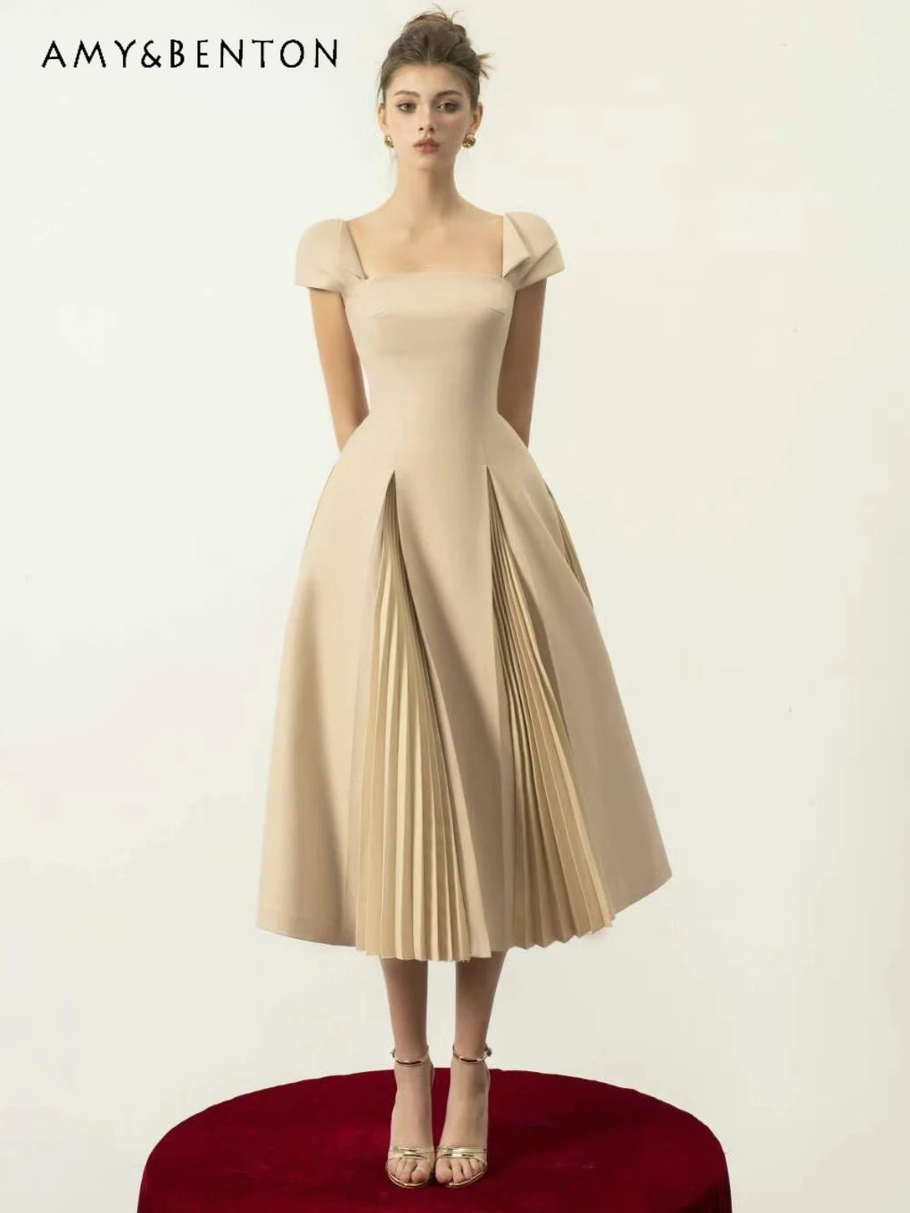 2024 Summer New French Temperament Square Collar Slimming Big Swing Mid-Length Dresses High Sense Socialite Fashion A-line Dress