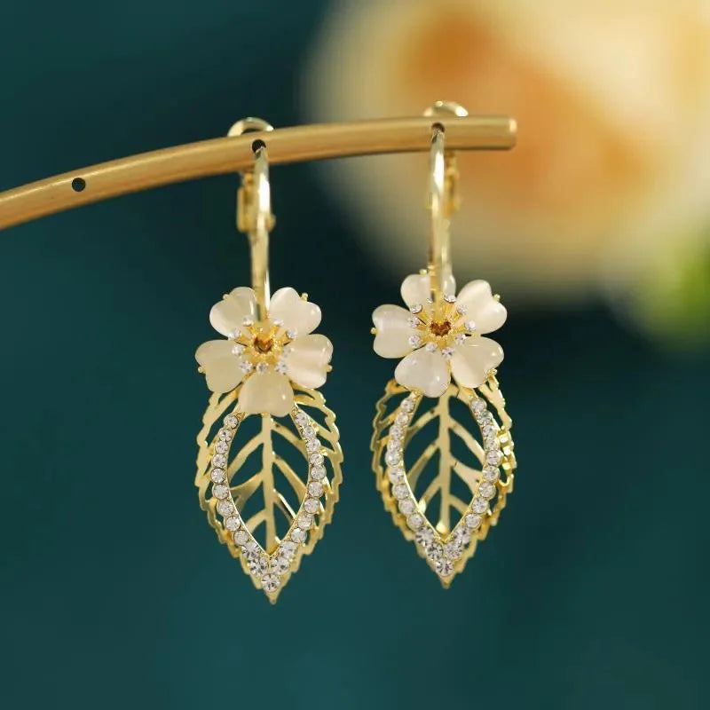Sparkling Crystal Daisy Drop Earrings For Women
