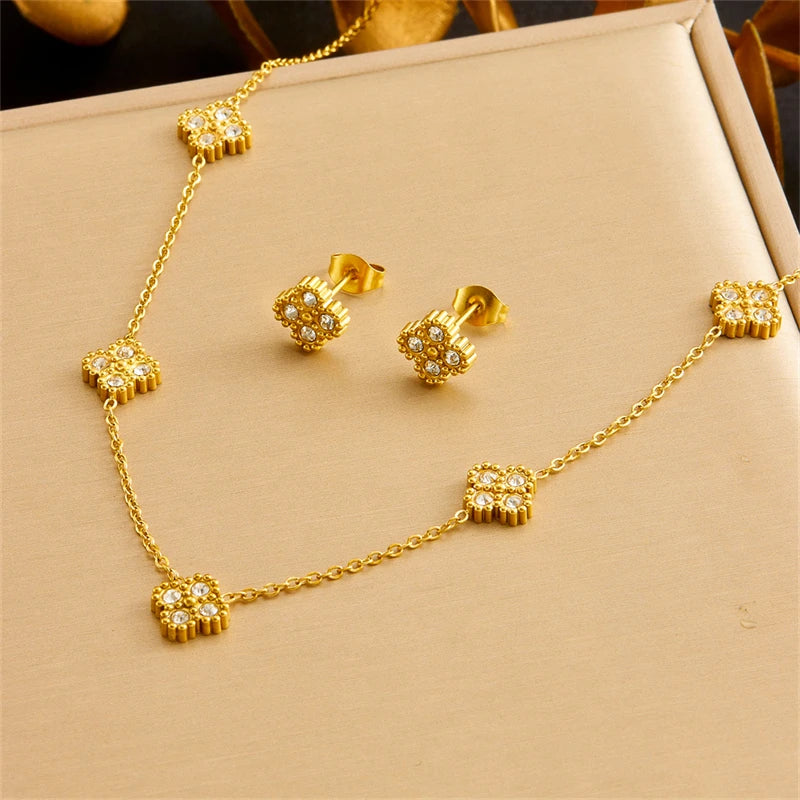 Stainless Steel Zircon Splicing Golden Flowers Necklace For Women