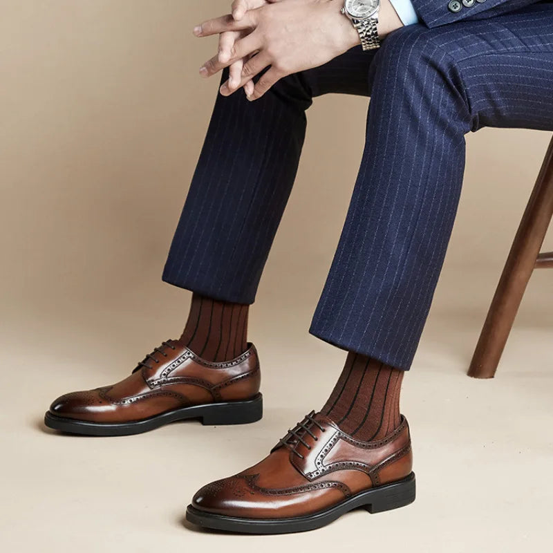2024 Carved Block Leather Shoe Allmatch Business Dress Shoe Men Wedding Banquet Shoe Social Shoe Male British Luxury Men Shoe