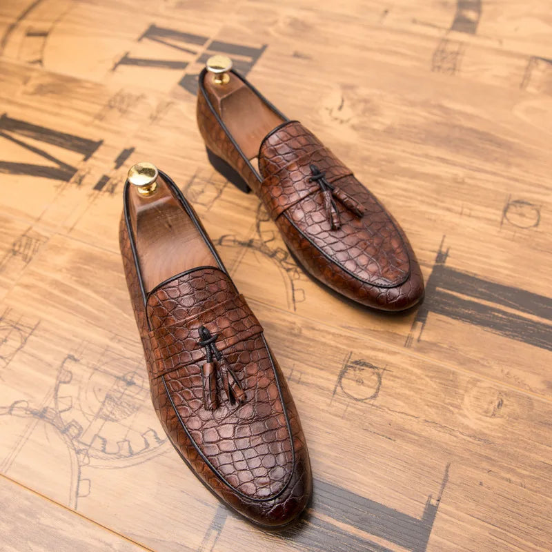 New pointed Business shoes Comfortable soft Leather footwear Men Outdoor non slip Loafers  Moccasins Casual light Flats Zapatos