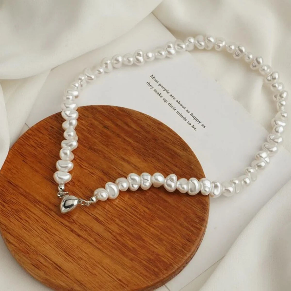 Korean imitation Pearl Chain Choker Necklace Magnetic Heart Pendant for Women Girls  Fashion Jewelry Bridal Engagement Gifts