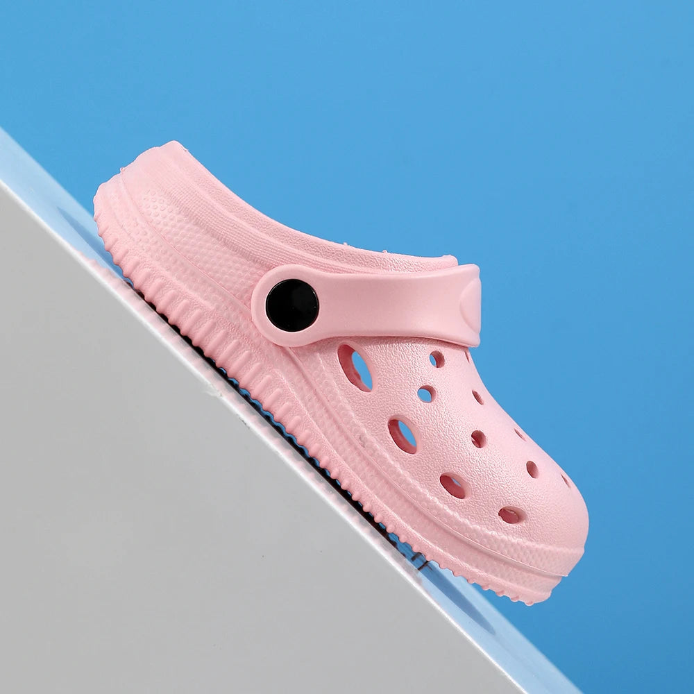 New Children's Slippers Waterproof Summer Outdoor Anti-Slip Beach Shoes for Boy Girl Fashion Garden Hole Shoes