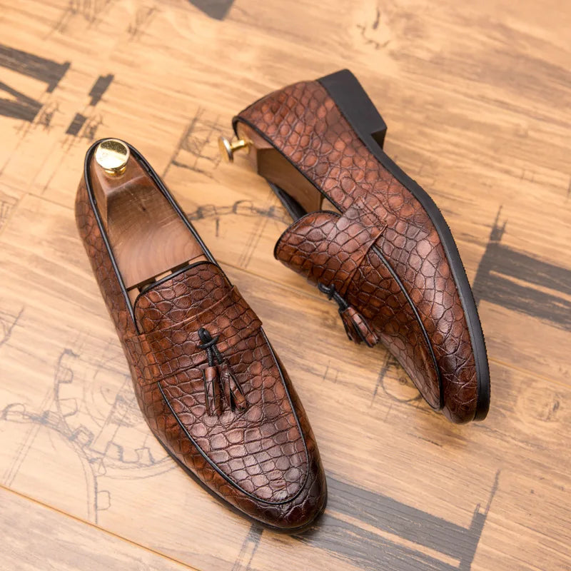 New pointed Business shoes Comfortable soft Leather footwear Men Outdoor non slip Loafers  Moccasins Casual light Flats Zapatos