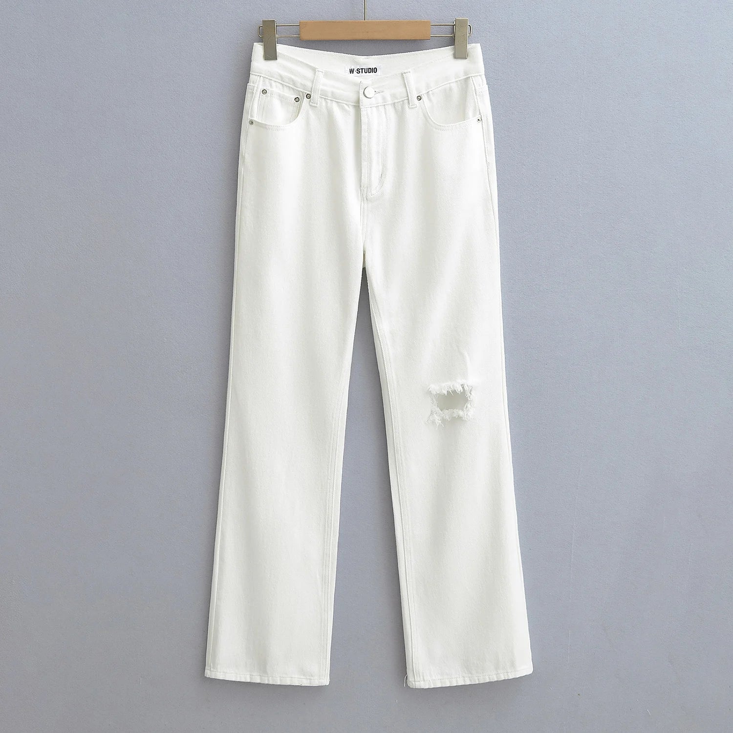 High‑Waist Straight‑Leg Distressed Jeans — Relaxed Fit with Knee Rip & Washed Finish
