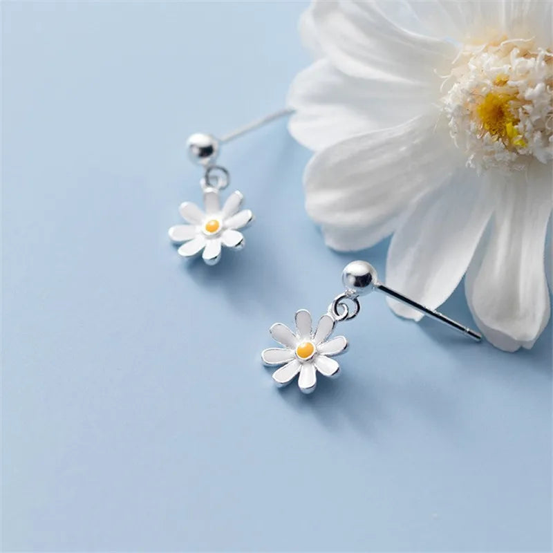 Exquisite Small Daisy Flower Drop Earring for Women