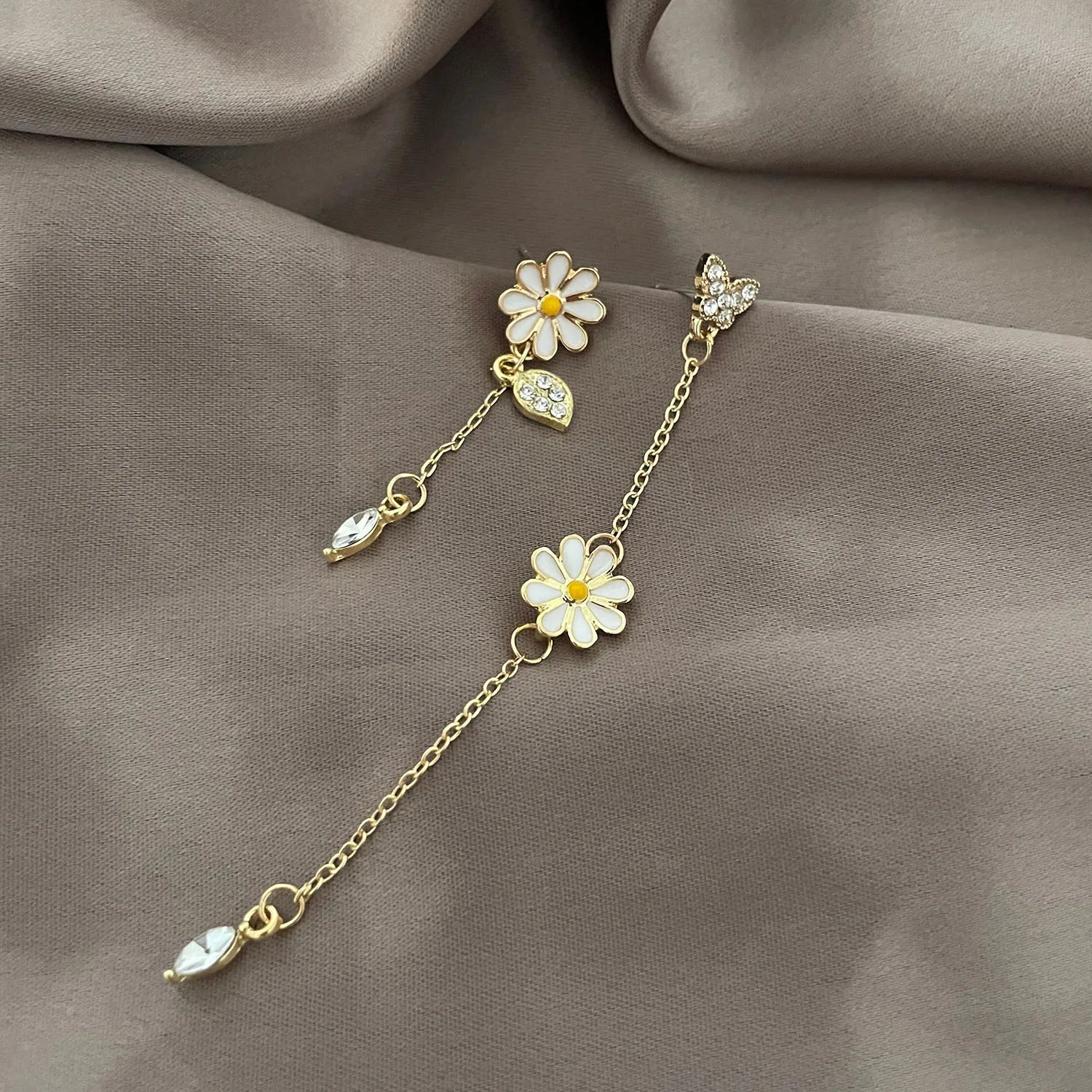 Exquisite Small Daisy Flower Drop Earring for Women