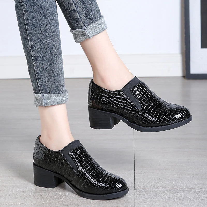 Patent Leather Comfortable Luxury Shoe for Party